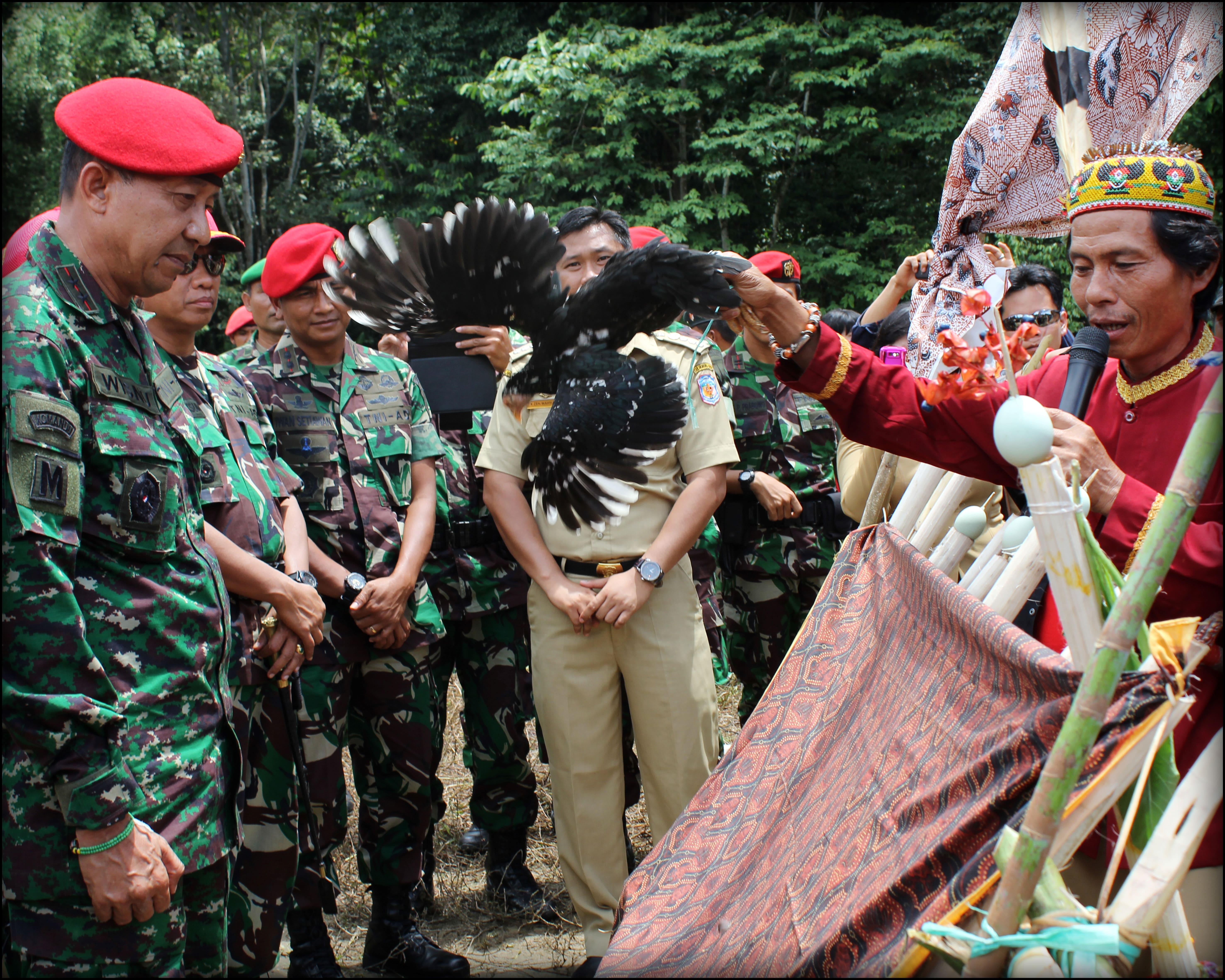 Ekspedisi Khatulistiwa, 2012 – Acara adat (kunjungan Danjen)