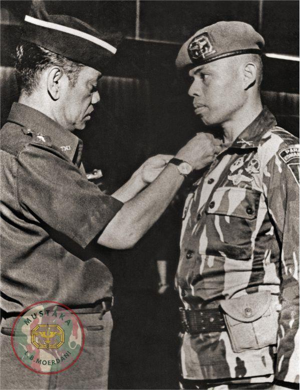 10. Ops. Pembebasan sandera pesawat GIA Woyla thn 1981 Sakti kpd Kol Inf Sintong Panjaitan_1