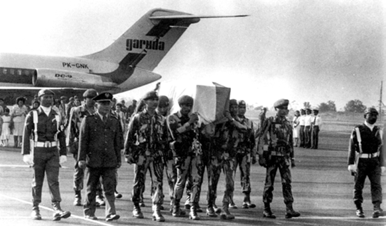 10. Ops. Pembebasan sandera pesawat GIA Woyla thn 1981, Jenazah Ahmad Kirang tiba di Halim Perdana Kusuma