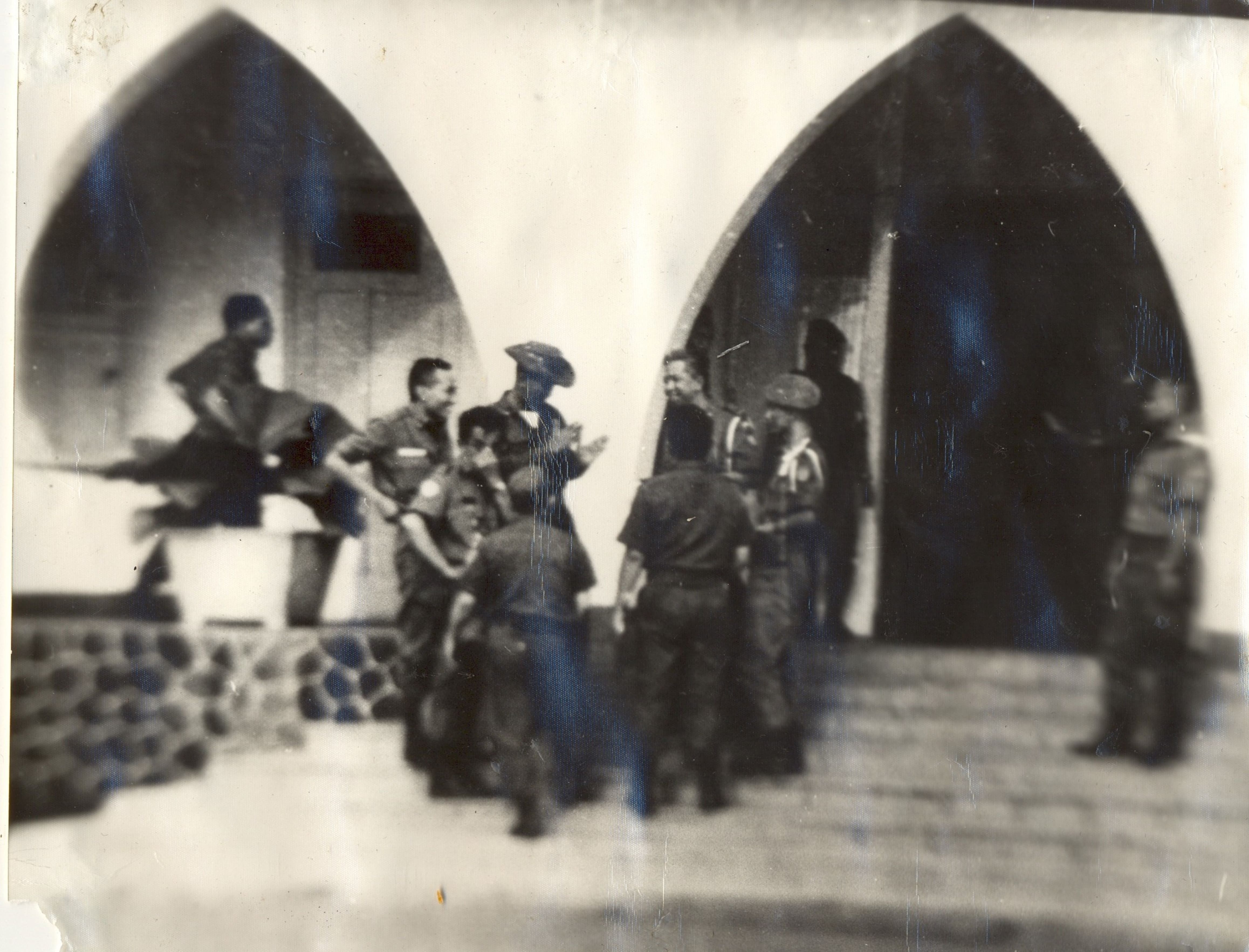 6. Ops. G30S.PKI. 1965 (photo- RRI yg berhasil dikuasai oleh pasukan RPKAD)